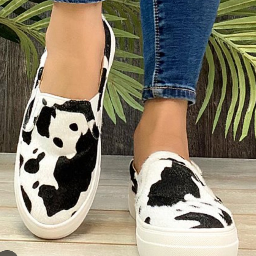 NWT BLACK & WHITE CANVAS COW PRINT SLIP ON SNEAKERS SIZE 7 - Picture 3 of 16
